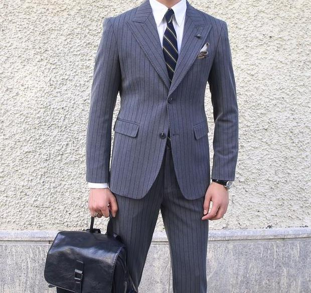 西裝雙開叉和后開叉,不開叉的區(qū)別